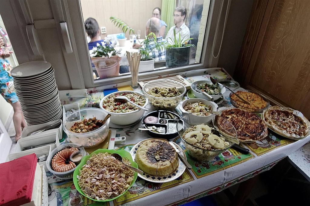 HawaiiParty (52).jpg - Zoveel lekkers ... met dank aan alle aanwezigen